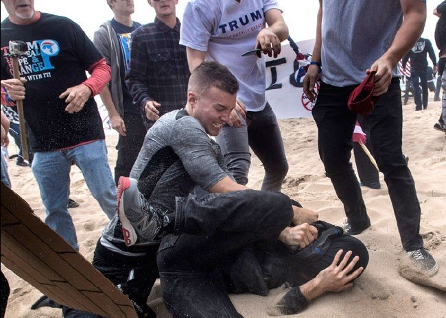 Gülerek linç ettiler 2