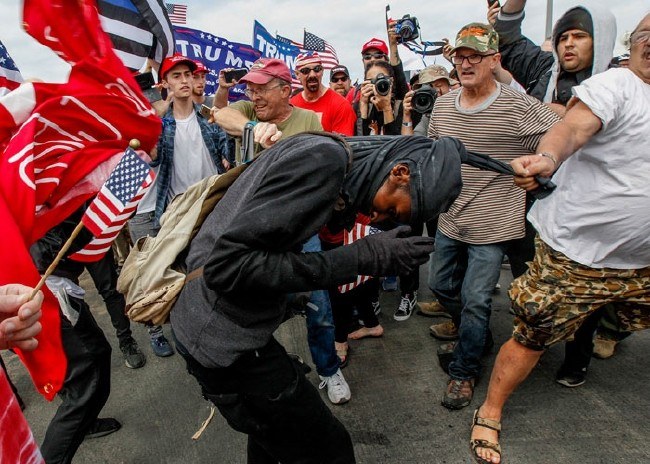 Gülerek linç ettiler 4