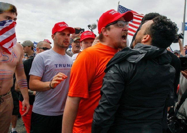 Gülerek linç ettiler 5