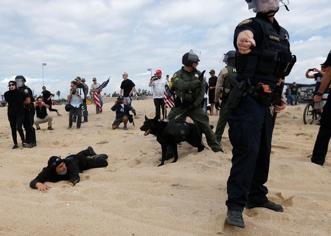 Gülerek linç ettiler 10