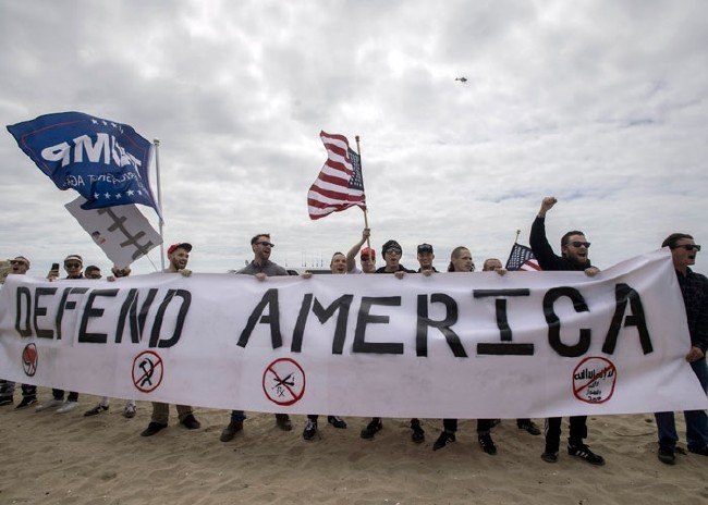 Gülerek linç ettiler 17