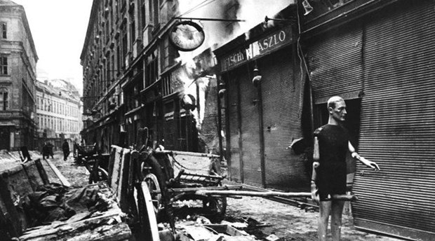 İkinci Dünya Savaşı'nın 1418 günü 9