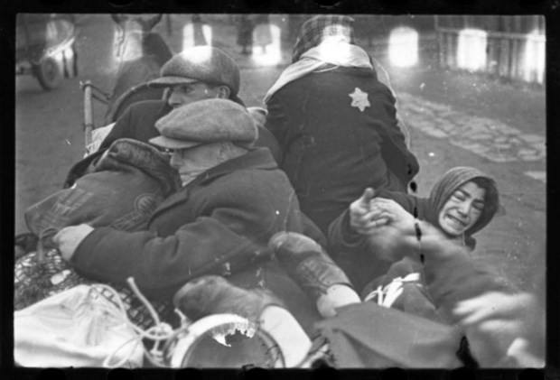 Nazi vahşetini gizlice fotoğrafladı 26