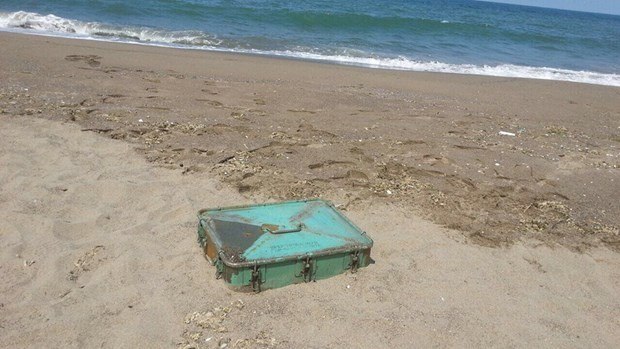 Batan Rus gemisindeki mühimmat sandığı kıyıya vurdu 1