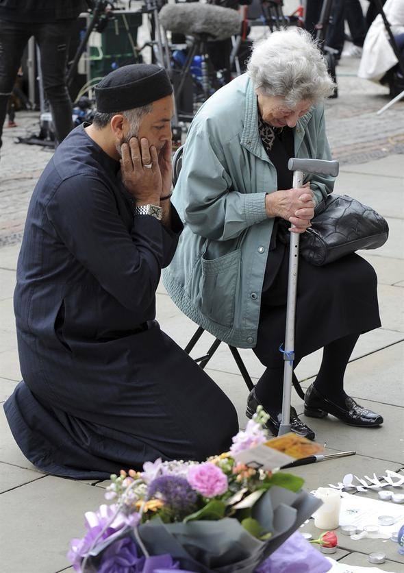 Saldırıdan sonra 'birliğin' sembolü oldular 5