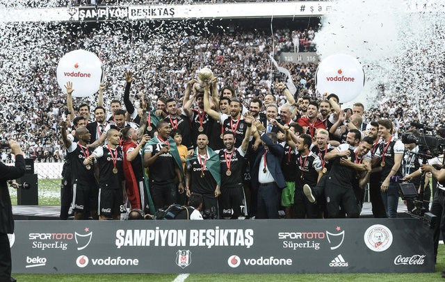 Beşiktaş'ın şampiyonluk kutlamasından kareler 25