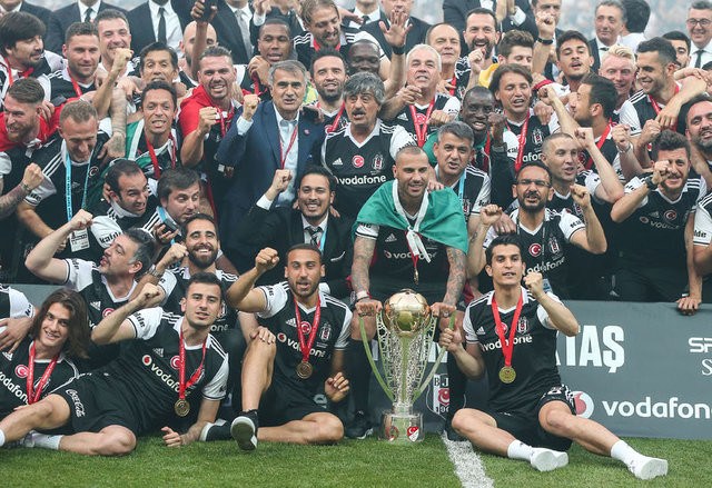 Beşiktaş'ın şampiyonluk kutlamasından kareler 23