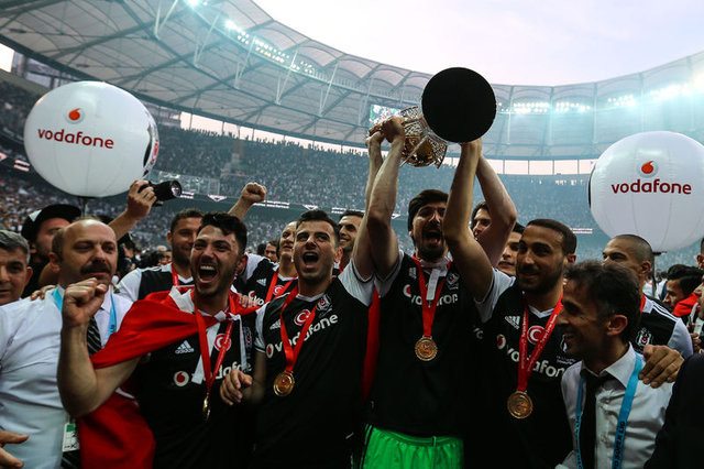 Beşiktaş'ın şampiyonluk kutlamasından kareler 44