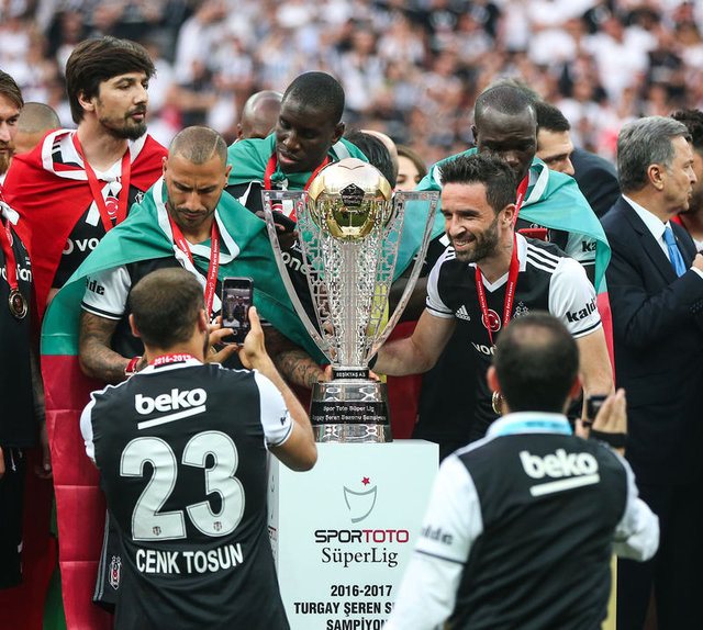 Beşiktaş'ın şampiyonluk kutlamasından kareler 36