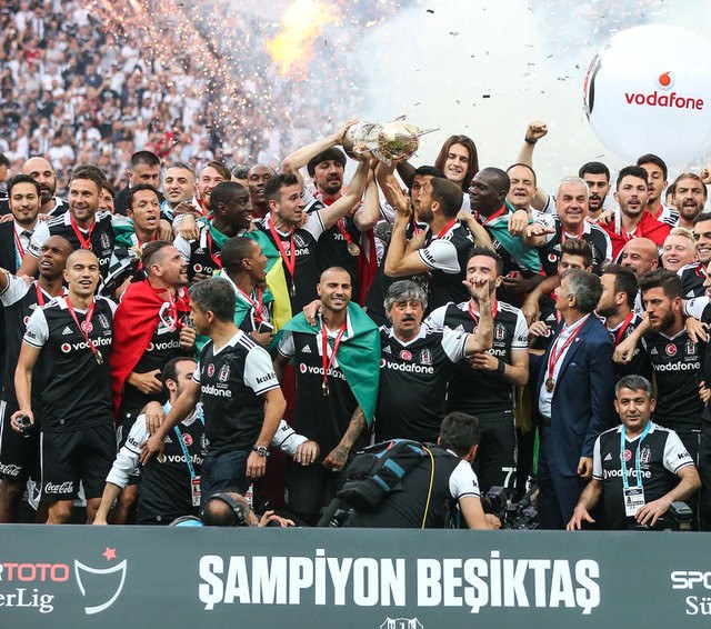 Beşiktaş'ın şampiyonluk kutlamasından kareler 43