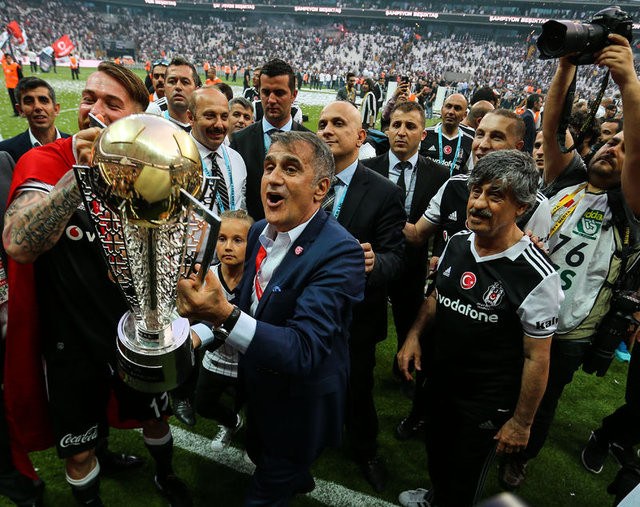 Beşiktaş'ın şampiyonluk kutlamasından kareler 39