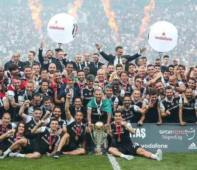 Beşiktaş'ın şampiyonluk kutlamasından kareler 26