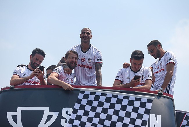 Beşiktaş'ın şampiyonluk kutlamasından kareler 62