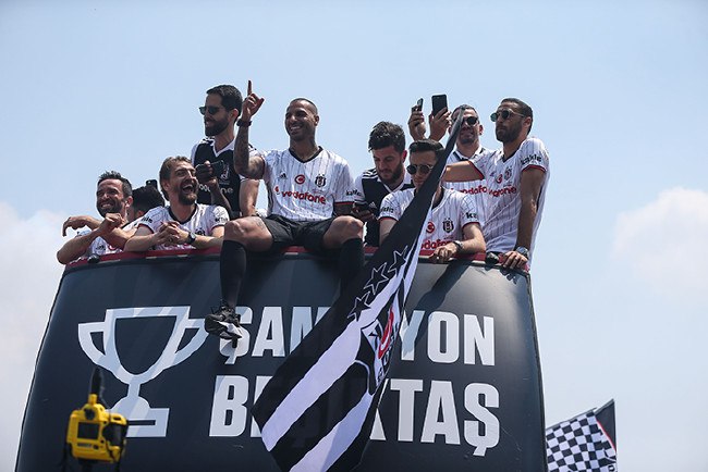 Beşiktaş'ın şampiyonluk kutlamasından kareler 67