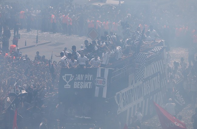 Beşiktaş'ın şampiyonluk kutlamasından kareler 77