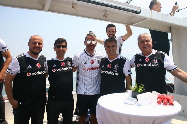 Beşiktaş'ın şampiyonluk kutlamasından kareler 84