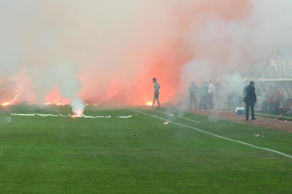 Eskişehir-Göztepe maçından şoke eden görüntüler 26