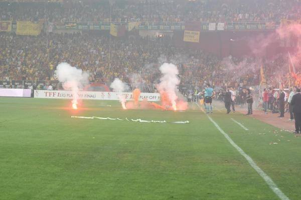 Eskişehir-Göztepe maçından şoke eden görüntüler 15