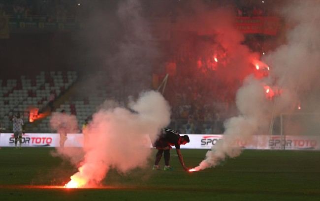 Eskişehir-Göztepe maçından şoke eden görüntüler 43