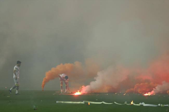 Eskişehir-Göztepe maçından şoke eden görüntüler 42