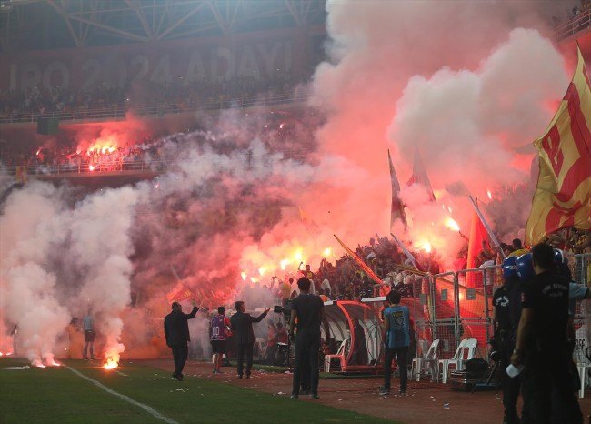 Eskişehir-Göztepe maçından şoke eden görüntüler 35