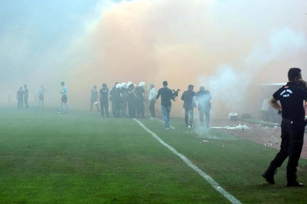 Eskişehir-Göztepe maçından şoke eden görüntüler 21