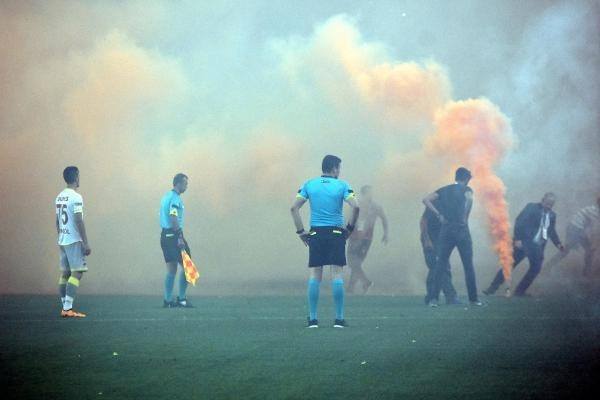 Eskişehir-Göztepe maçından şoke eden görüntüler 27