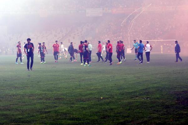 Eskişehir-Göztepe maçından şoke eden görüntüler 24