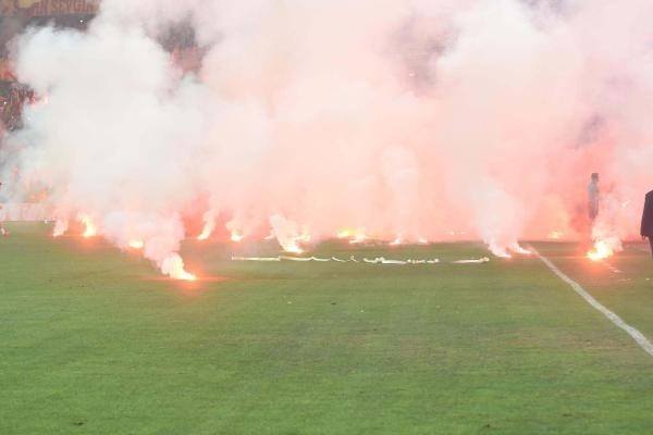Eskişehir-Göztepe maçından şoke eden görüntüler 19