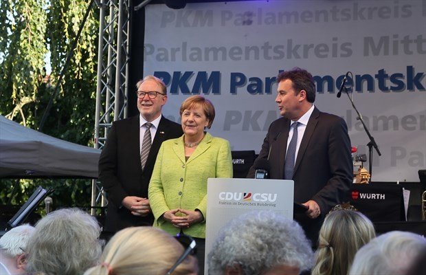 Merkel döner kesti - KARAR