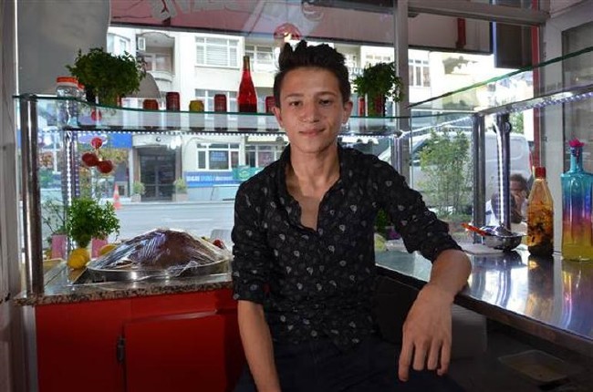 Bill Clinton'ın burnunu sıkan Erkan bebek 18 yaşında 7