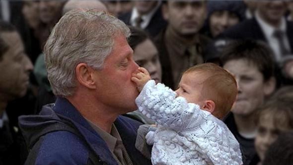 Bill Clinton'ın burnunu sıkan Erkan bebek 18 yaşında 1