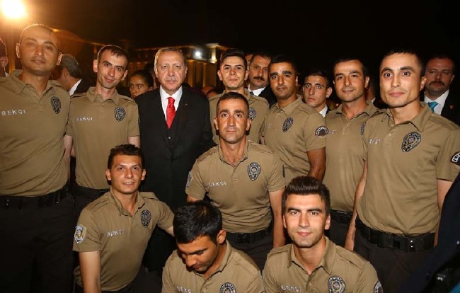 30 Ağustos resepsiyona kimler katıldı? 21