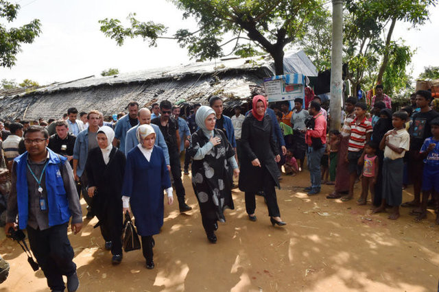 Emine Erdoğan acılarına ortak oldu 19