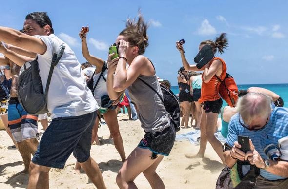 Dünyaca ünlü plaj kasırgadan yok oluyor 5