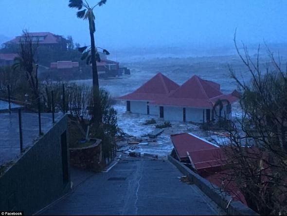 Dünyaca ünlü plaj kasırgadan yok oluyor 19