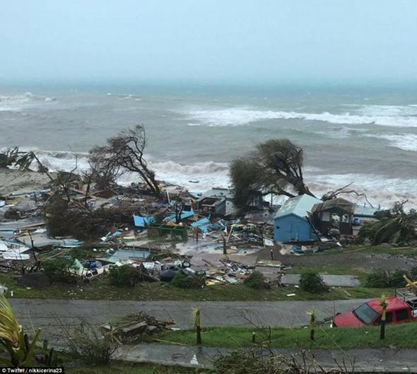 Dünyaca ünlü plaj kasırgadan yok oluyor 23