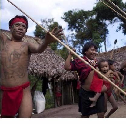 Amazon ormanlarındaki kabile ilk kez görüntülendi 16