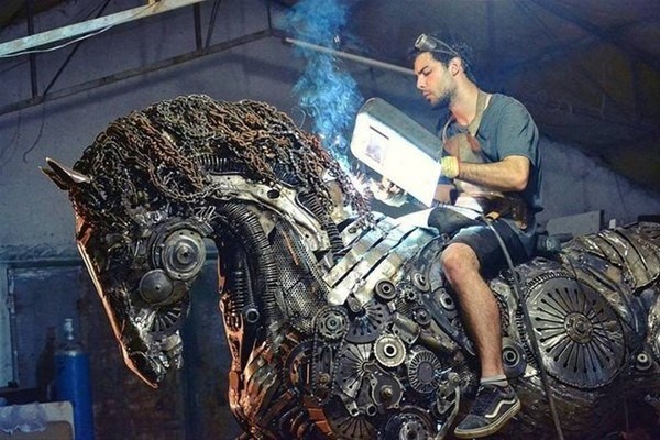 Hurdalıktan harikalar tasarladı 6