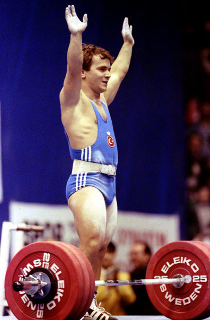 Naim Süleymanoğlu'nun hayatı ve başarıları 9