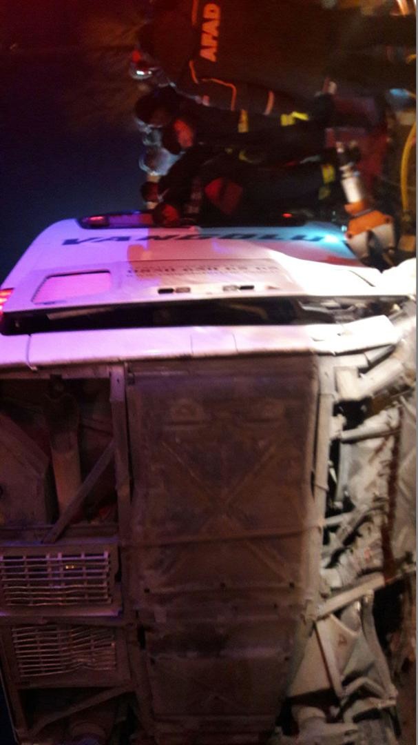 Van'da yolcu otobüsü devrildi 2 ölü, 21 yaralı 7