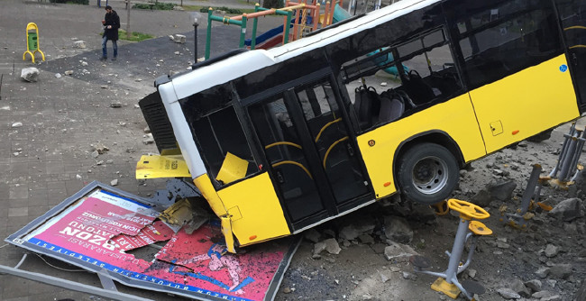 Şoför ihtiyaç molası için otobüsü rampada bırakınca 1