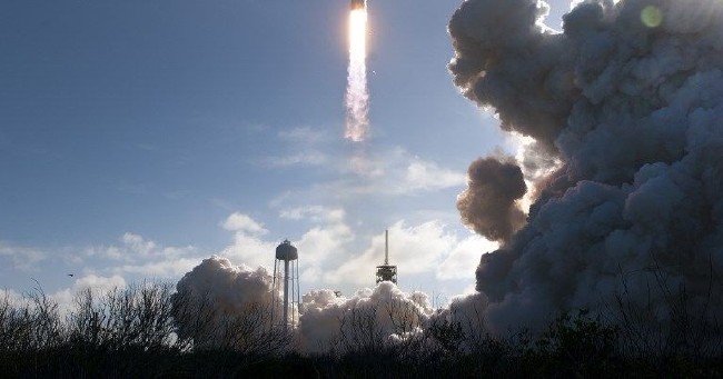 Elon Musk, uzaya gönderdiği mesajı açıkladı 14