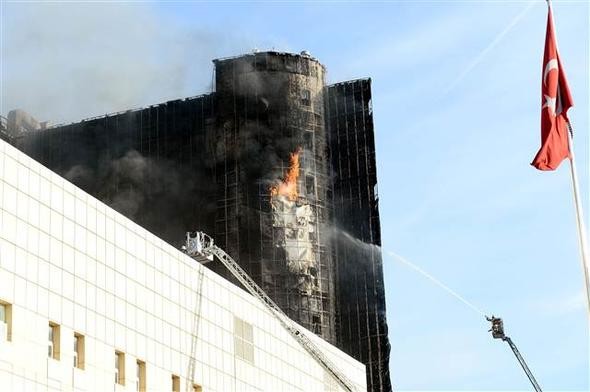 Korkutan yangından kareler 33