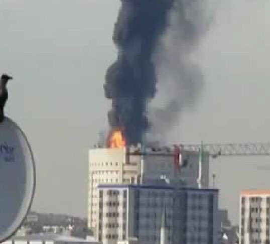 Korkutan yangından kareler 64