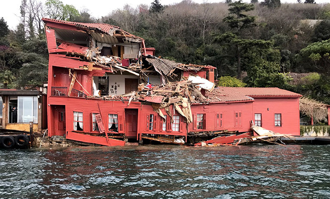 Tarihi yalı kaza sonrası bu hale geldi 8