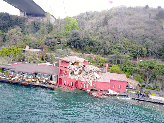 Tarihi yalı kaza sonrası bu hale geldi 20