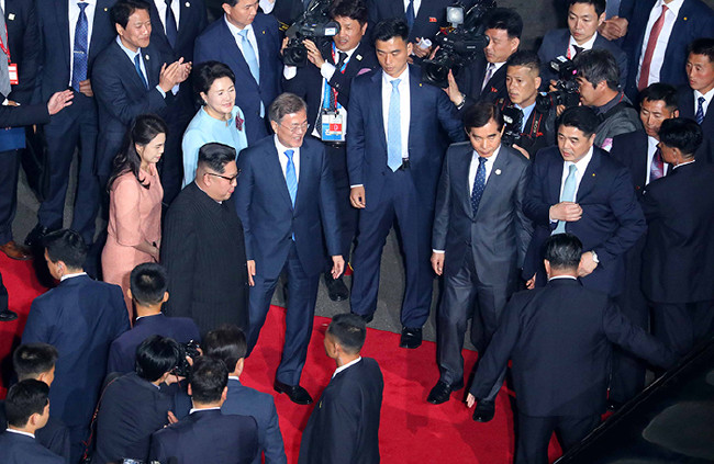 Tarihi zirvede ilk kez basının önüne geçti 15