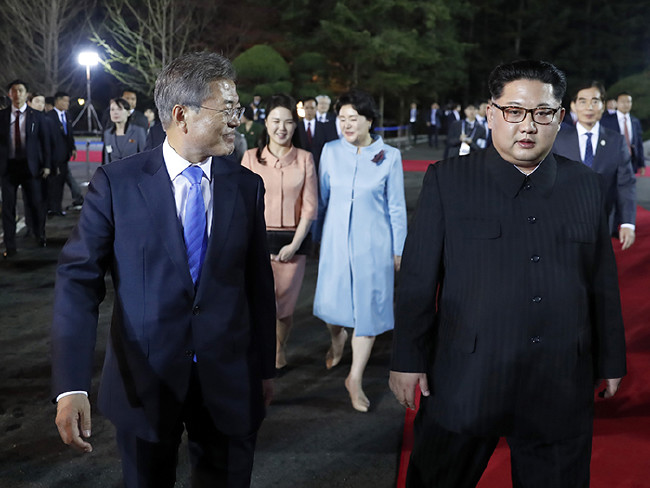 Tarihi zirvede ilk kez basının önüne geçti 27