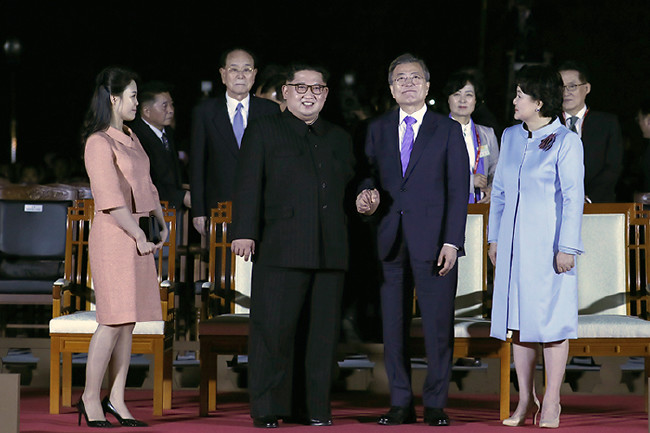 Tarihi zirvede ilk kez basının önüne geçti 29